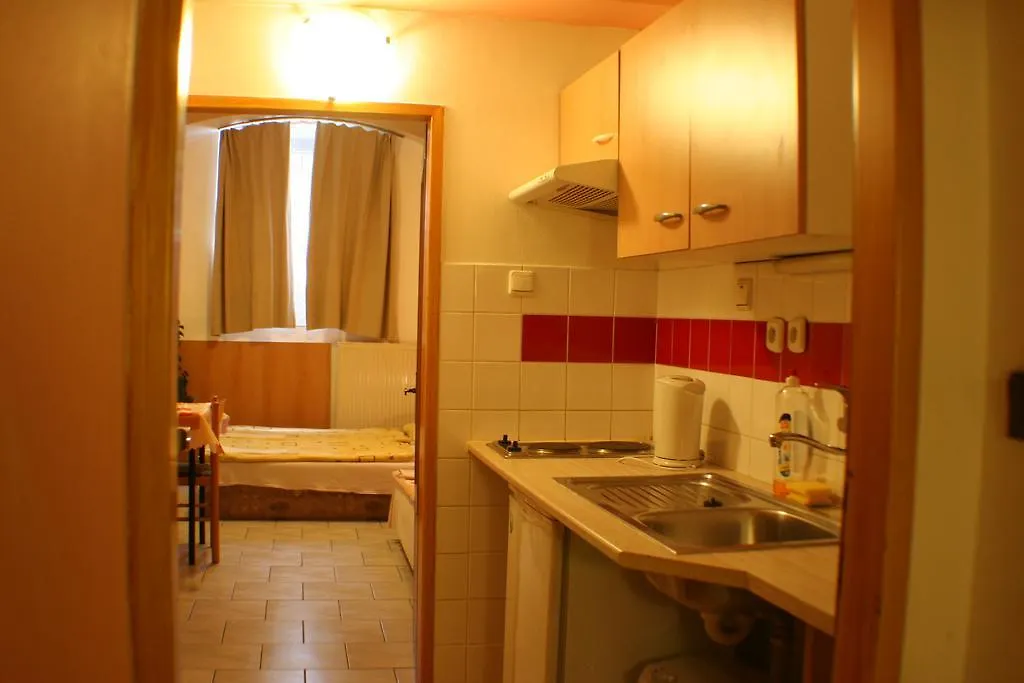 Residence Albert Praga 2*,